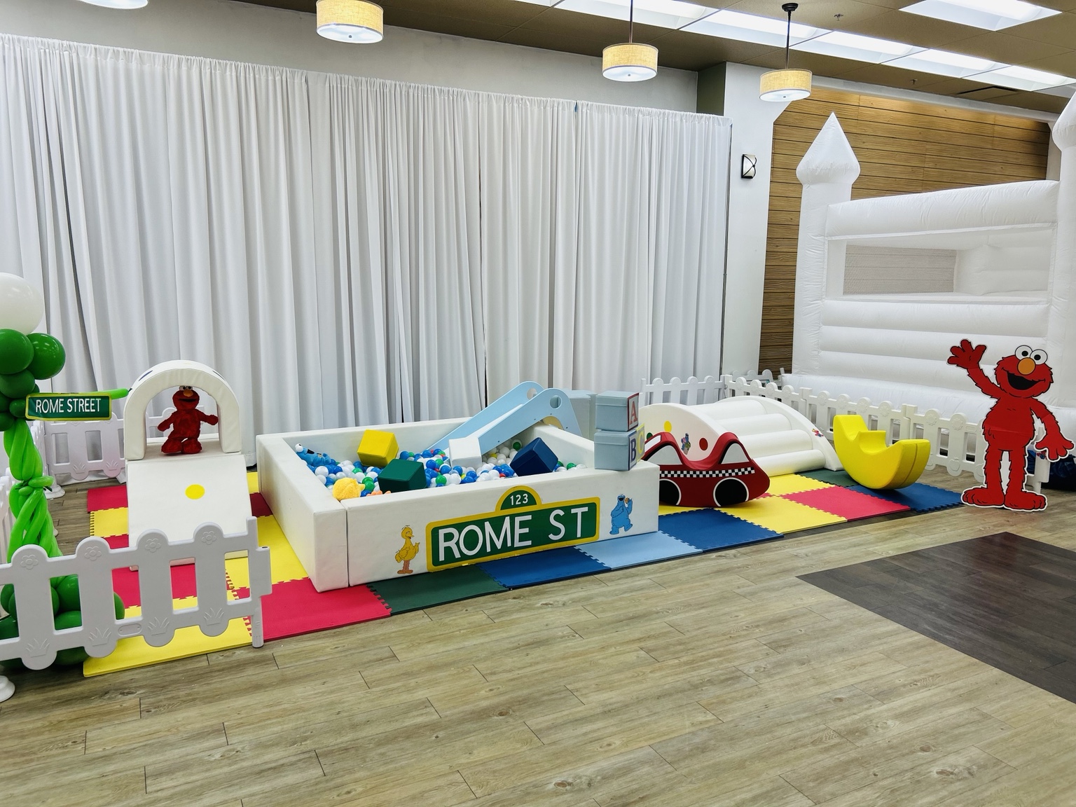 Playland Deluxe custom themed soft play area